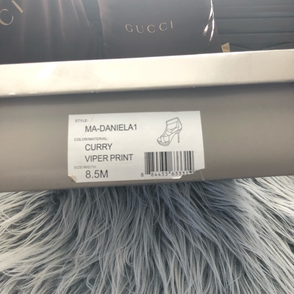 Never Worn Brand New BCBG Platform Sandals - Picture 2 of 8